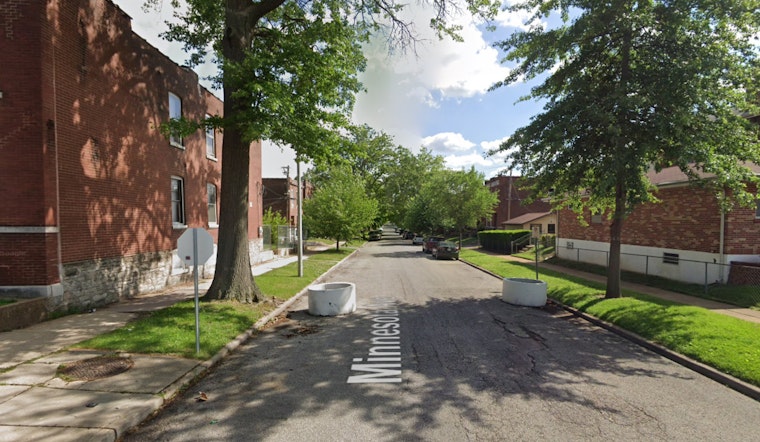 Teenager Robbed at Gunpoint in Gravois Park, St. Louis, Police Seek Suspects
