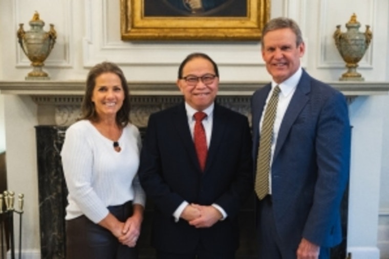 Tennessee's Dr. Chris Lam Honored with Governor's Excellence in Service Award for Outstanding Laboratory Work