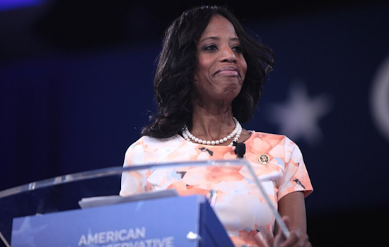 Trailblazing Former Congresswoman Mia Love of Utah Dies at 49 After Battle with Brain Cancer