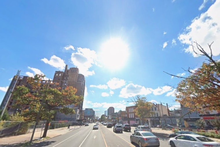 Warmth and Sunshine Ahead for Philadelphia with Weekend Showers Expected