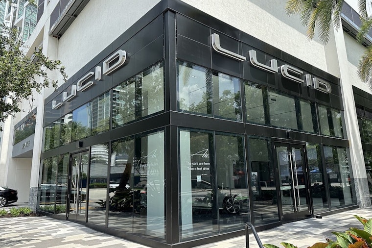 Arizona's Lucid Motors Poised for Growth Amidst Tariffs, Challenges Tesla's Market Share