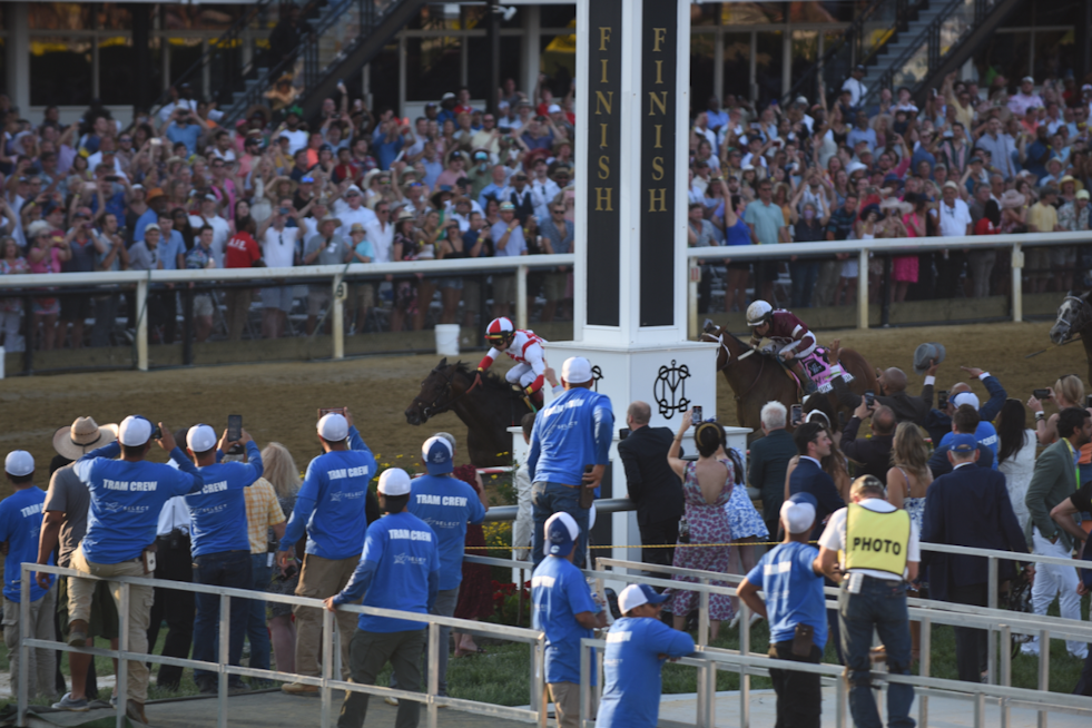 Baltimore Artist Steve Luhn Triumphs in Preakness 'Art of Racing' Contest Amid Record Submissions