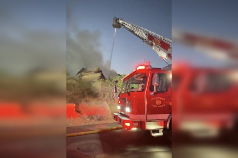 Blaze Engulfs Guest House in Paradise Valley, Firefighters Prevent Spread to Neighboring Properties