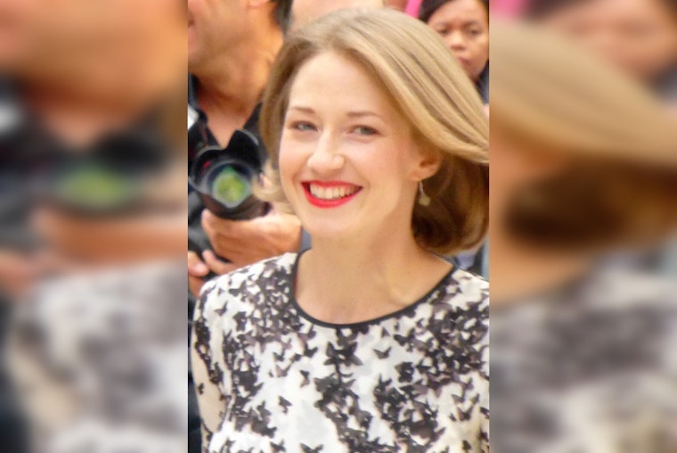 Carrie Coon Impresses in 'The White Lotus' Finale, Balances Filming with Family Life in New York Amid Climate Challenges