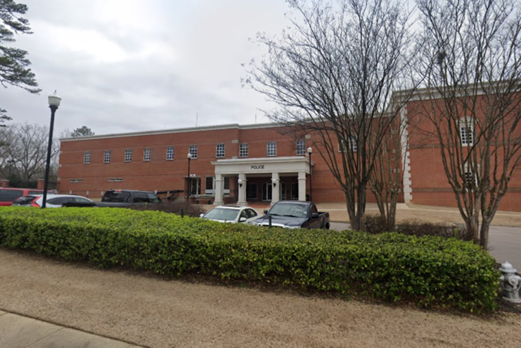 Collierville Residents Advised to Stay Indoors as Straight-Line Winds Cause Widespread Disruption