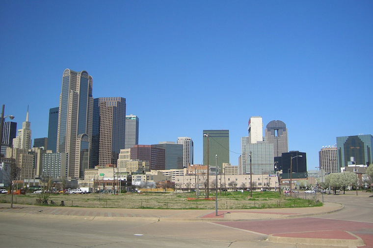 Dallas Braces for Week of Sunny Spells and Thunderstorm Chances, NWS Forecasts Showers Ahead