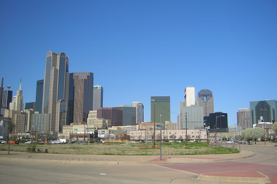 Dallas Braces for Week of Sunny Spells and Thunderstorm Chances, NWS Forecasts Showers Ahead