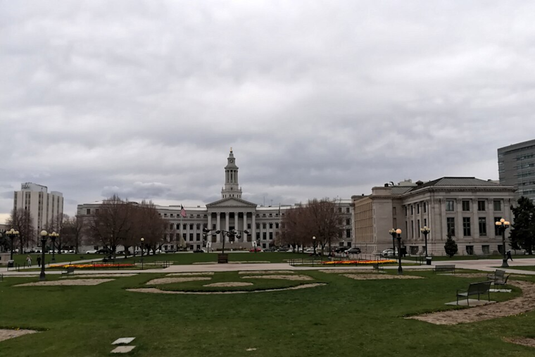 Denver's Weather Rollercoaster: Sunny Spells, Showers, and Thunderstorms Ahead, Warns National Weather Service