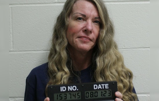 "Doomsday Mom" Lori Vallow Daybell to Defend Herself in Arizona Murder Trial, Surprising Legal Experts
