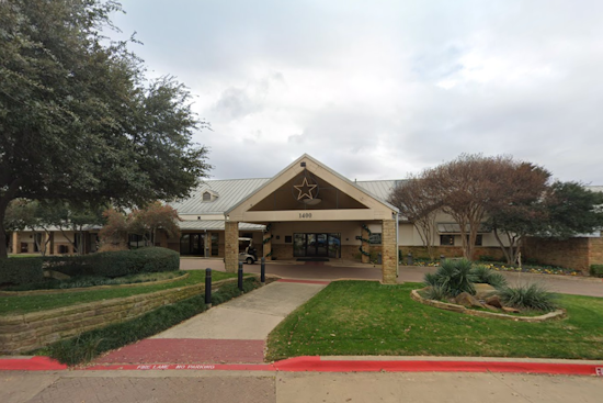 Euless' Raven’s Grille Hosts Festive Easter Brunch with Special Appearance by Mr. E. Bunny