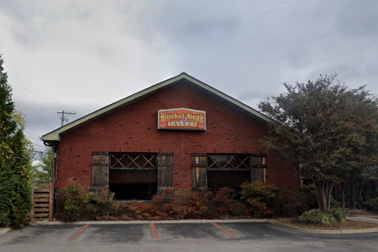Four Injured in Knoxville Tavern Shooting, Suspect Sought by Police