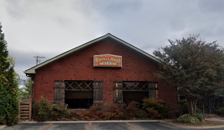 Four Injured in Knoxville Tavern Shooting, Suspect Sought by Police
