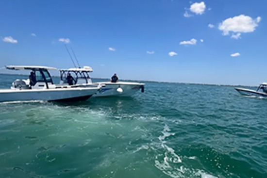 Heroic Florida Officer Boards Runaway Boat near Sarasota, Averting Danger at Sea