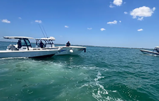 Heroic Florida Officer Boards Runaway Boat near Sarasota, Averting Danger at Sea