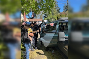 Hillsboro Police Turn Traffic Stop into Child Safety Seat Tutorial, Offer Free Booster Seat to Family