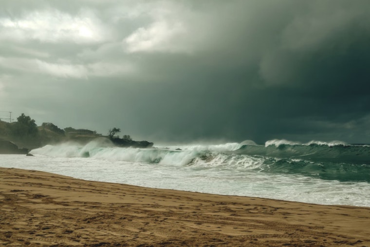 Honolulu Braces for Week of Mixed Weather with Light Winds, Thunderstorms, and Trade Winds