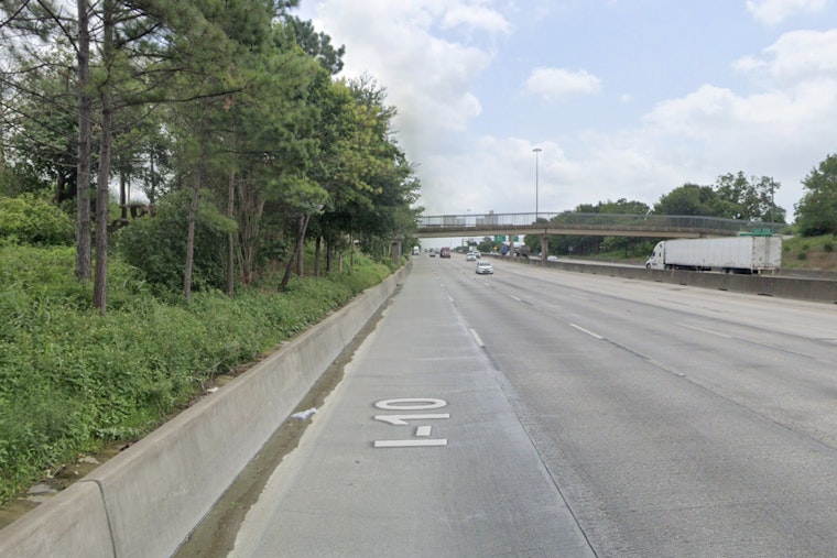 Houston Police Investigate Fatal Hit-and-Run on East Freeway as Search for Driver Continues