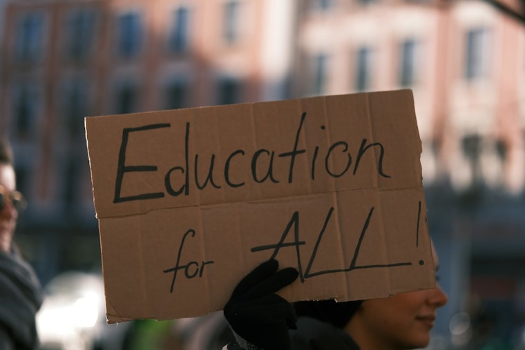 Hundreds Rally in Nashville Against Bill Restricting Access to Education for Undocumented Students