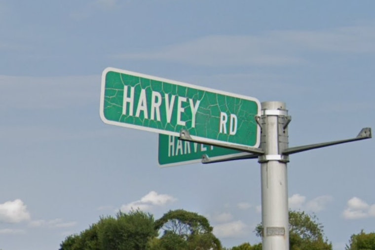 Londonderry Police Search for Multiple Suspects Following Armed Robbery on Harvey Road
