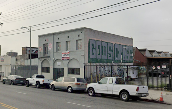 Los Angeles Firefighters Extinguish Blaze at Boyle Heights Commercial Building in Under 30 Minutes, No Injuries Reported
