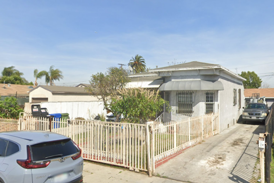 Los Angeles Firefighters Quickly Contain Vehicle and Shed Fire in Watts, Preventing Spread to Residential Area