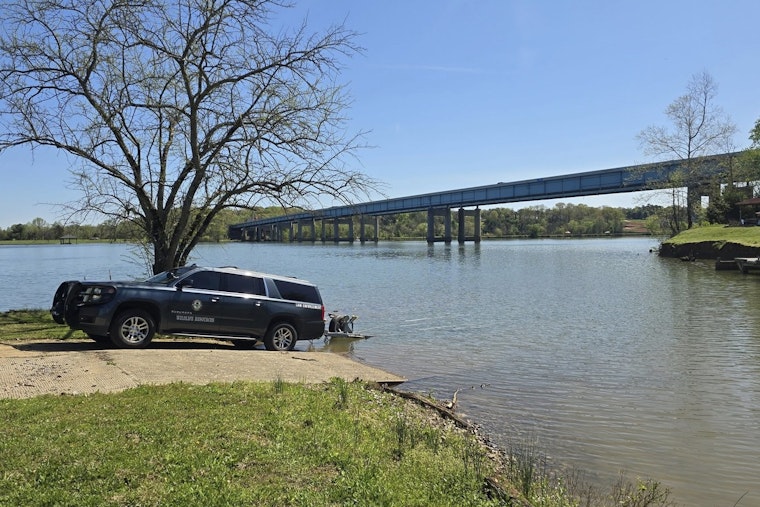 Loudon County Mourns as Recovery Efforts Conclude with the Finding of Second Teen's Body After Tragic Fall from I-75 Bridge