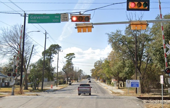 Man, 30, Killed in Early Morning Crash on Galveston Road, Houston Police Investigate Possible Speed Factor