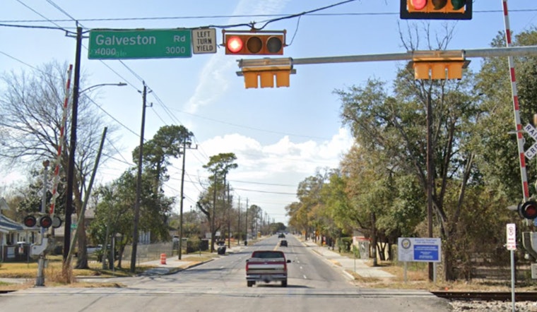 Man, 30, Killed in Early Morning Crash on Galveston Road, Houston Police Investigate Possible Speed Factor