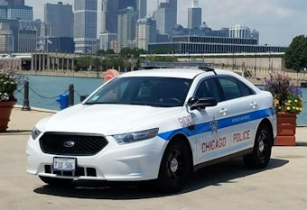 Man Fatally Shot in Chicago's Edgewater Neighborhood; Police Conduct Thorough Investigation