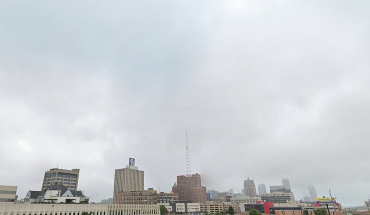 Milwaukee Braces for Mixed Conditions with Weekend Sun and Possible Showers