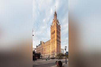 Milwaukee Common Council Unanimously Votes to Regulate Hookah Lounges Like Other Entertainment Venues