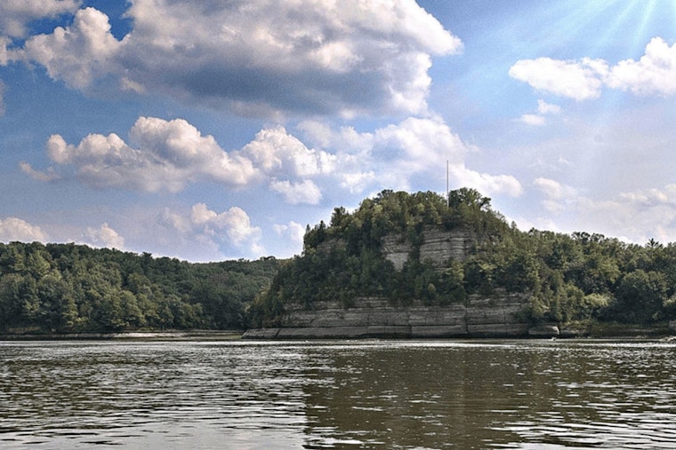 Mother and Child Airlifted After 30-Foot Fall in Starved Rock State Park