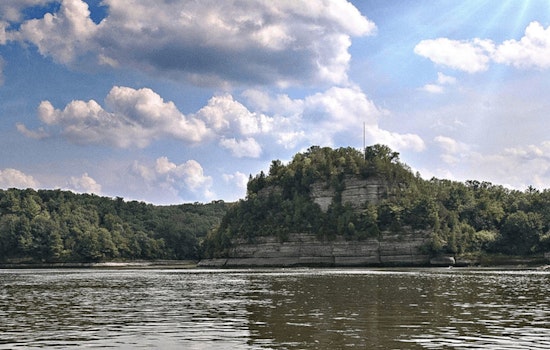 Mother and Child Airlifted After 30-Foot Fall in Starved Rock State Park