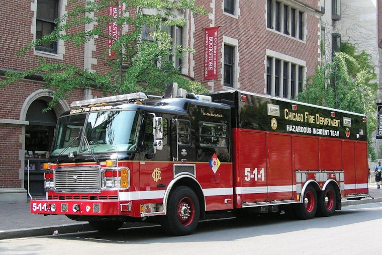 Multiple Garage Fires in Chicago's Lincoln Park Leave Vehicles Damaged, No Injuries Reported