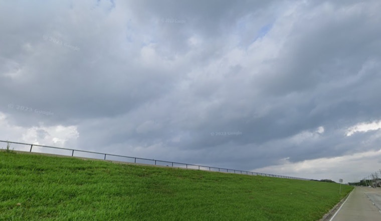 New Orleans Braces for Showers and Thunderstorms Amidst Warm, Misty Conditions