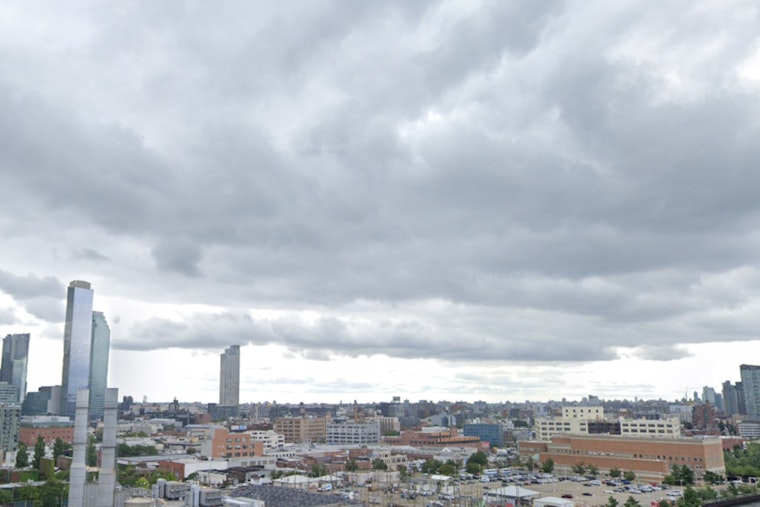 New Yorkers Prepare for Rainy Weekend Despite No Severe Weather Hazards