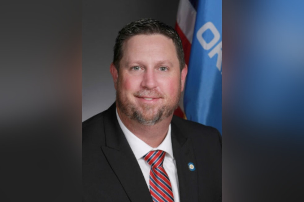 Oklahoma Senate Judiciary Committee Approves Bill to Prohibit Obscene Performances in Public Spaces