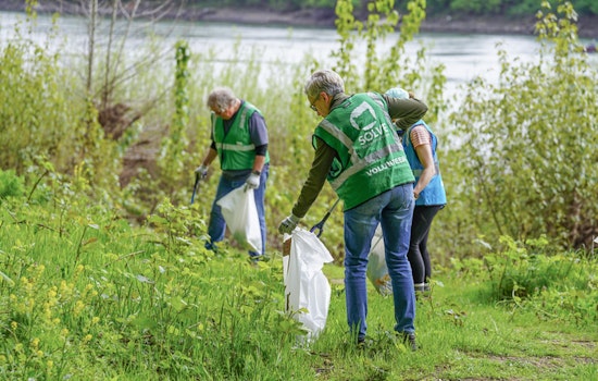 Oregon Governor Tina Kotek Leads by Example in Salem Earth Day Cleanup Effort