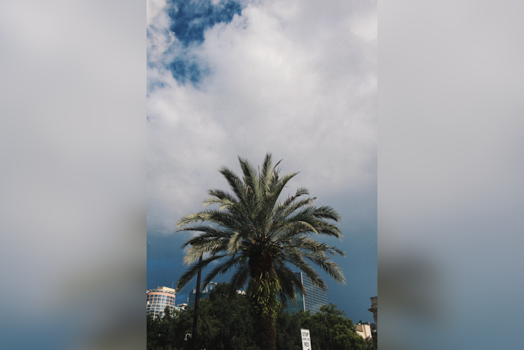 Orlando Forecast: A Blend of Sunshine and Showers with Comfortable