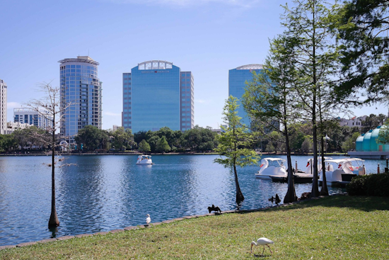 Orlando's Weekly Weather Outlook: Sunny Days Ahead with a Chance of Early Week Showers