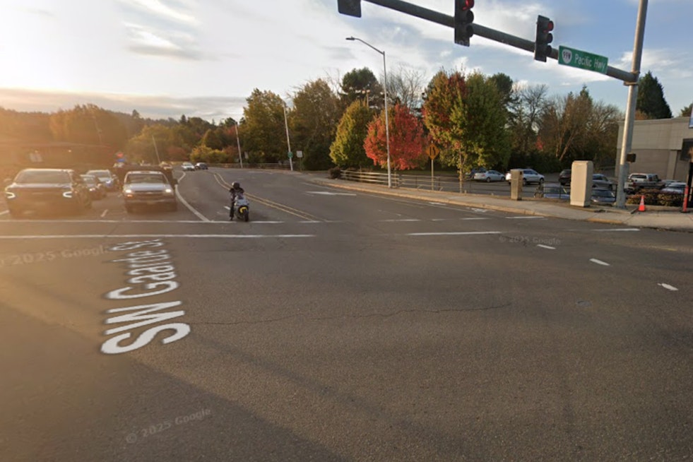 Pedestrian Fatally Struck by Minivan on SW Gaarde Street in Tigard; Investigation Underway