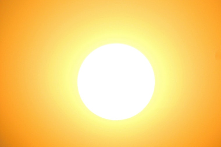 Phoenix Braces for Sizzling Temperatures as Forecasts Predict Sunny Skies and 100-Degree Heat