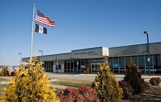 Pilot Injured as Cessna 172 Veers Off Runway at Hickory Regional Airport
