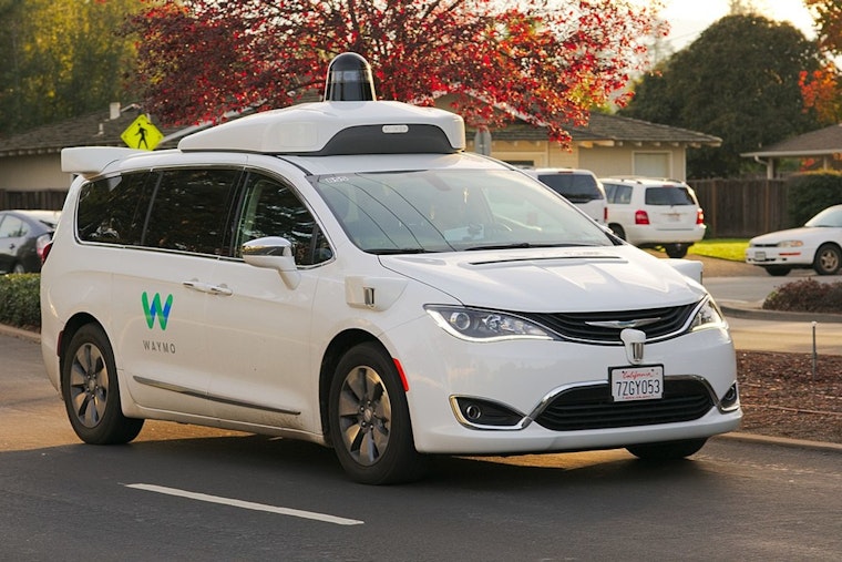 Santa Monica Residents Clash with Waymo Over Robotaxi Noise and Light Disturbances