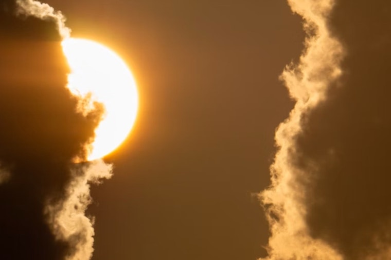 Seattle Spring Weather Brings Mix of Moody Skies and Sunny Breaks