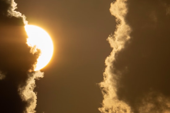 St. Louis Braces for Weather Shift as Sunny Days Give Way to Thunderstorms, Says NWS