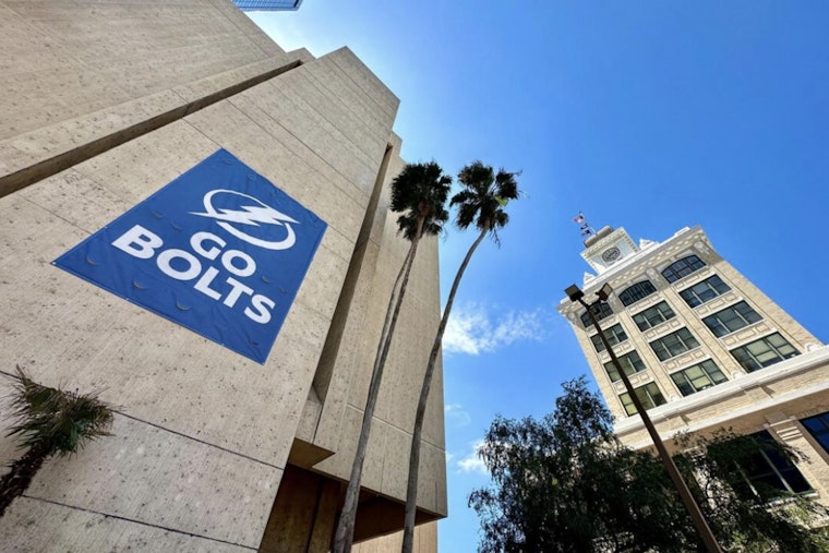 Tampa Celebrates Lightning's Playoff Season with Banner Unveiling at Old City Hall