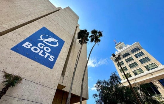 Tampa Celebrates Lightning's Playoff Season with Banner Unveiling at Old City Hall
