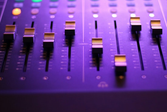 Tennessee Enhances Online Accessibility, Invites Visually Impaired to 'Hear' Attractions with Songwriter-Penned Alt-Text