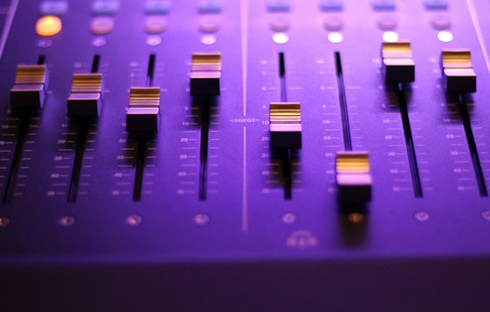 Tennessee Enhances Online Accessibility, Invites Visually Impaired to 'Hear' Attractions with Songwriter-Penned Alt-Text